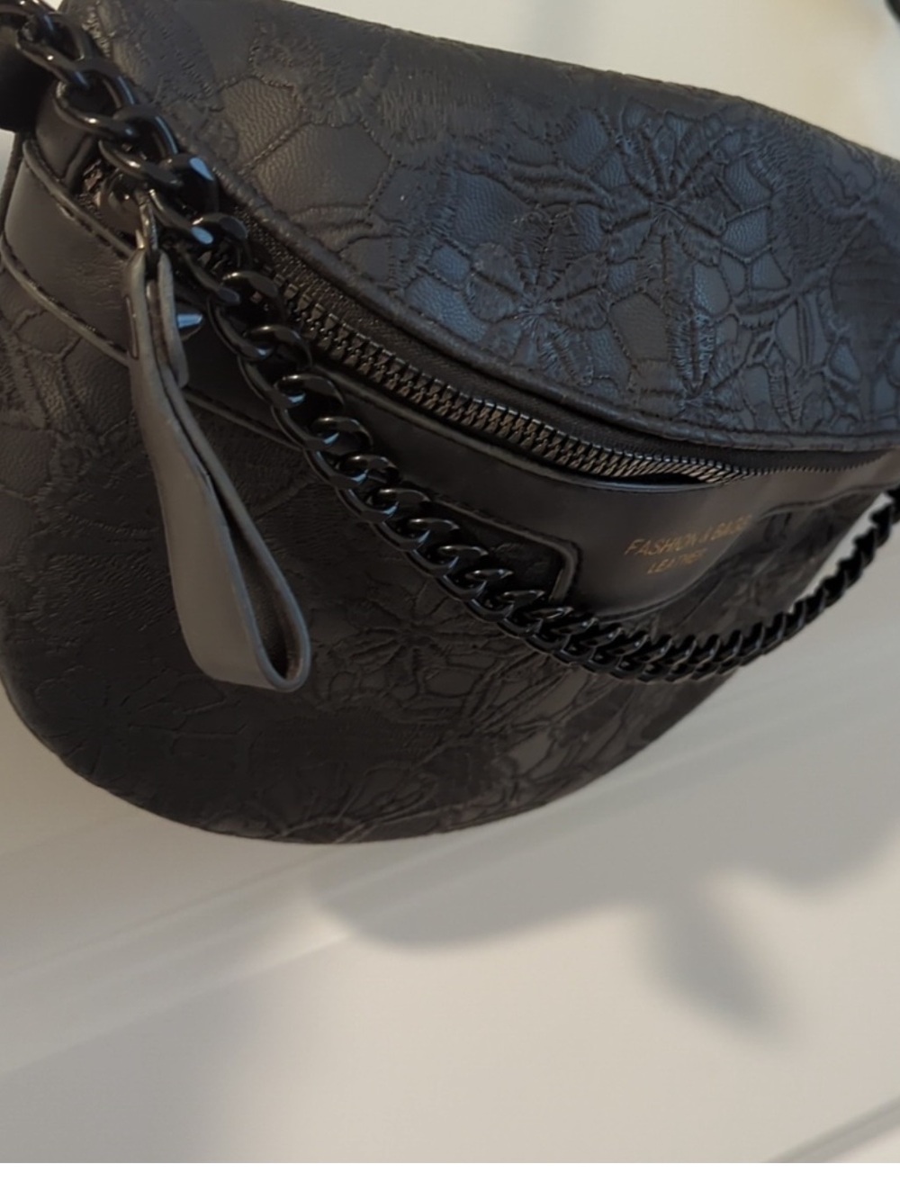 Floral Embossed leather Crossbody Bag - Picture 3 of 9